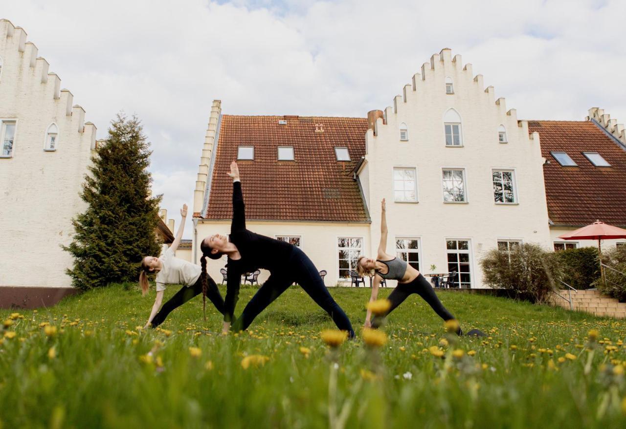 Boutique Hotel Gut Tribbevitz Neuenkirchen auf Rugen Exterior foto