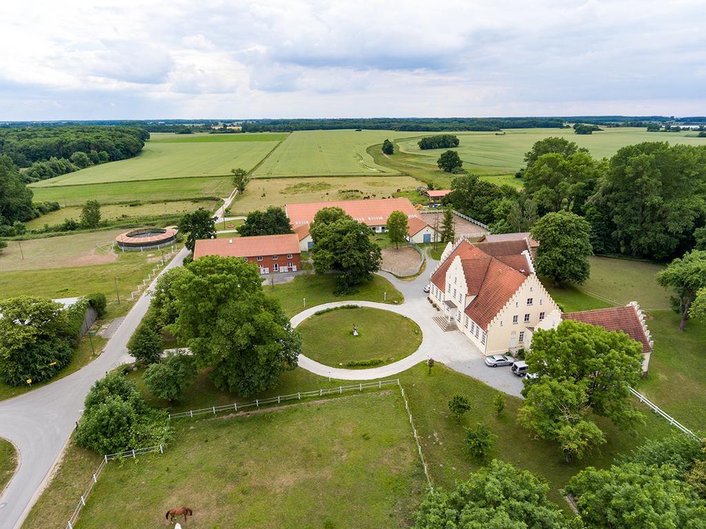Boutique Hotel Gut Tribbevitz Neuenkirchen auf Rugen Exterior foto